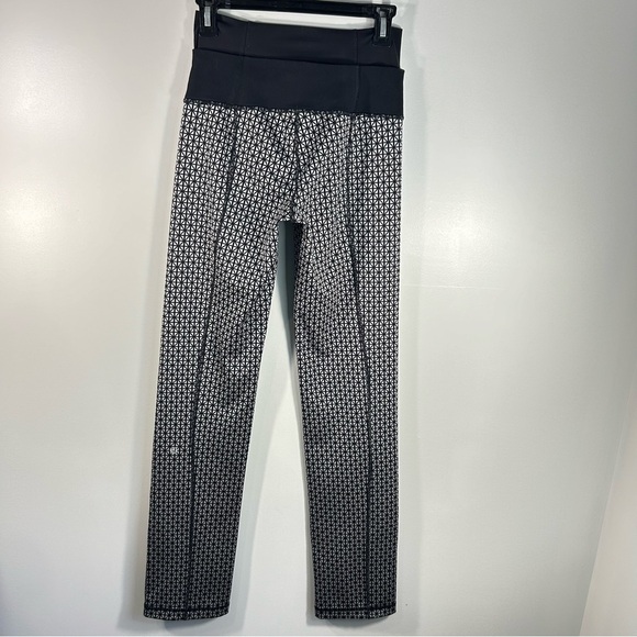 Lululemon High Waist Knit Geometric Slim Straight Pants Black Gray; Lulu Size 8 - Picture 8 of 13